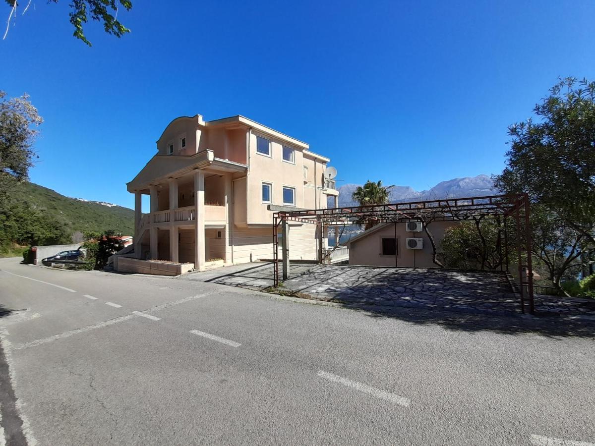 Villa Garden Apartments Херцег-Нови Экстерьер фото