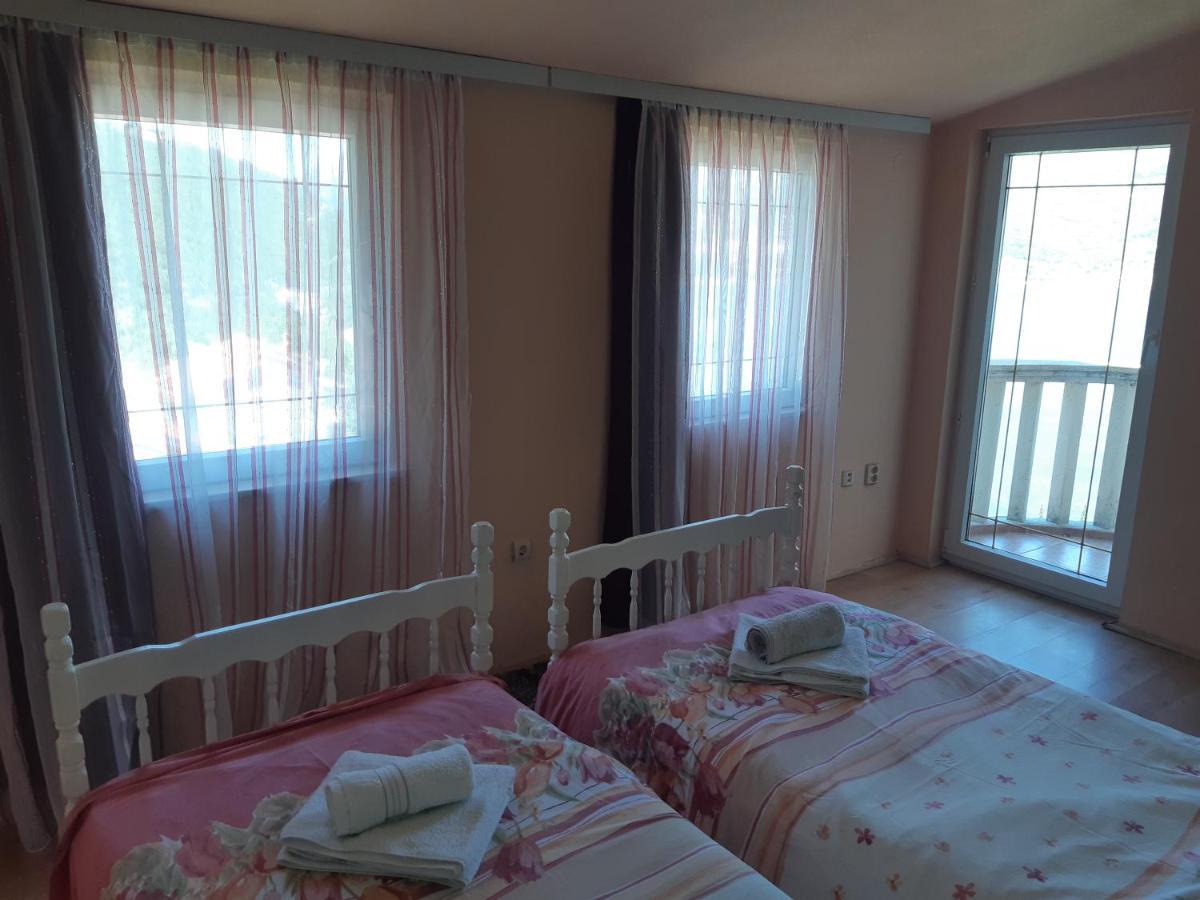 Villa Garden Apartments Херцег-Нови Экстерьер фото